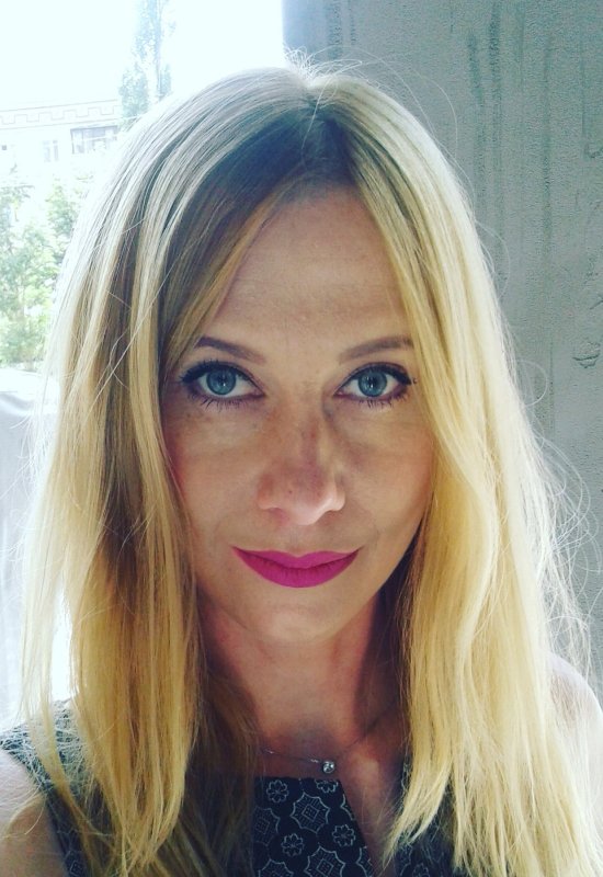 Elena • 39 • Ukraine 🇺🇦