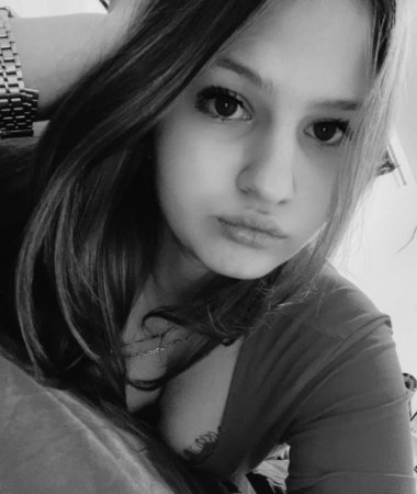 Milana, 18