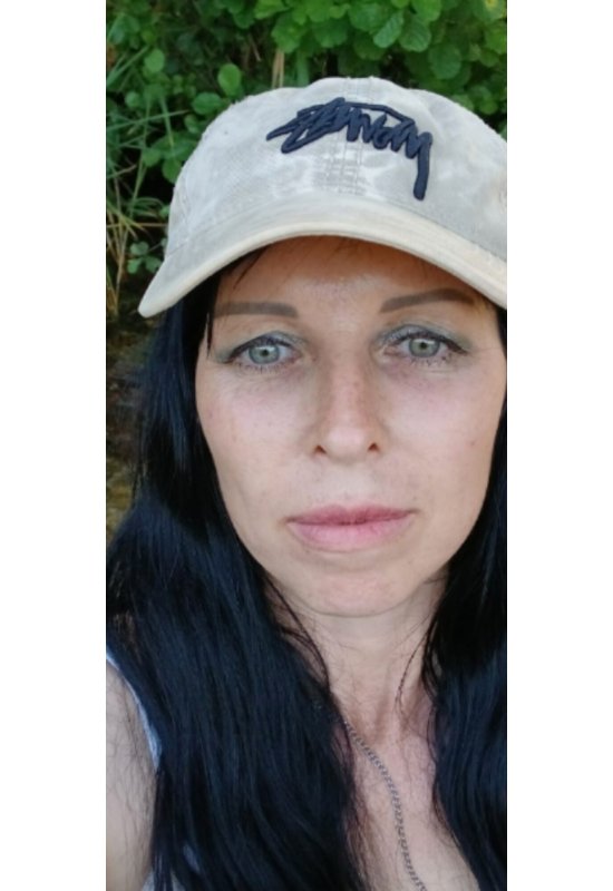 Olga • 40 • Russia