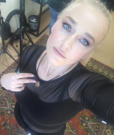 Lina, 40