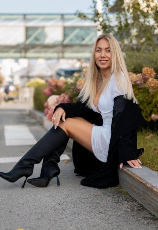 Olga • 37 • France