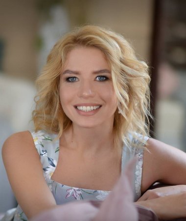 Anna, 42