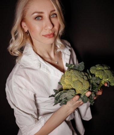 Katerina, 44