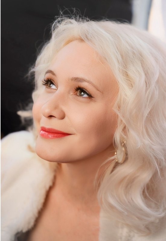 Irina • 42 • Russia