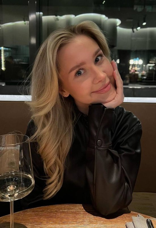 Daria • 25 • Ukraine