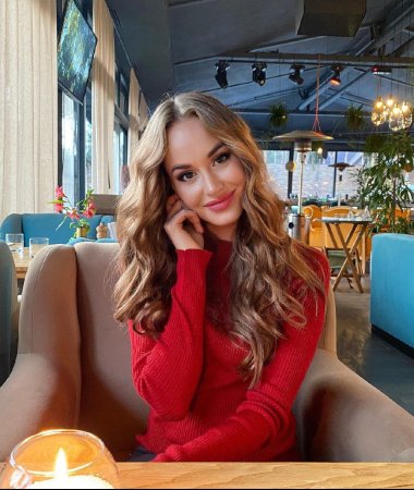 Elizabeta, 35