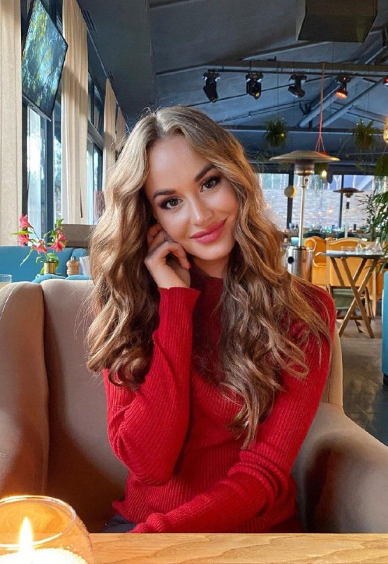 Elizabeta • 35 • Ukraine