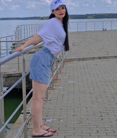 Alina , 37