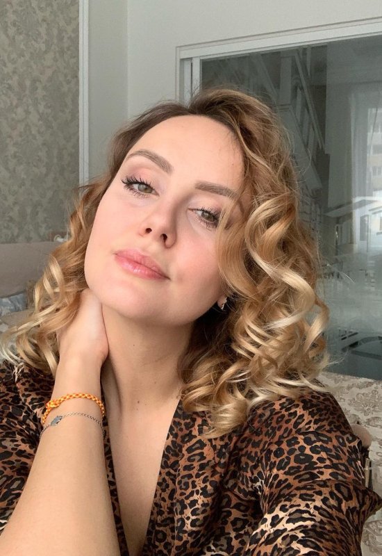 Elena • 47 • Belarus
