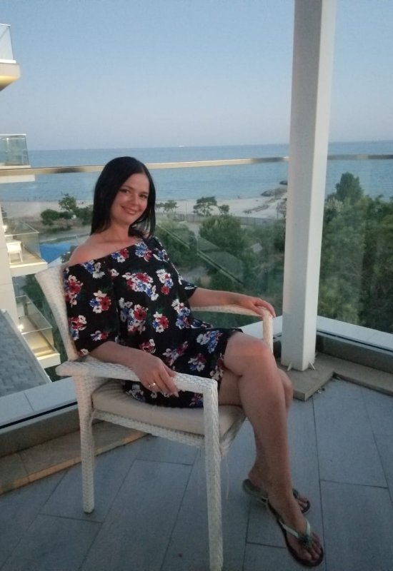 Anna • 41 • Ukraine