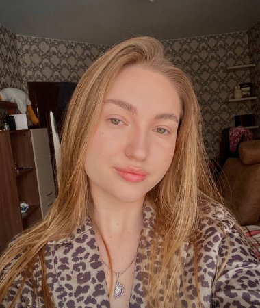 Valeria, 29