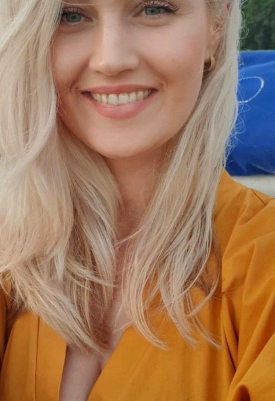 Alina • 40 • Ukraine