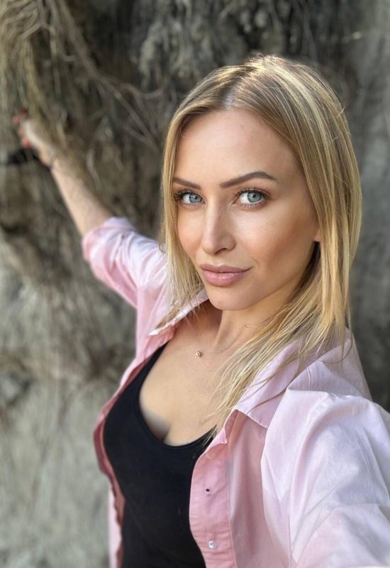 Irina • 40 • Ukraine