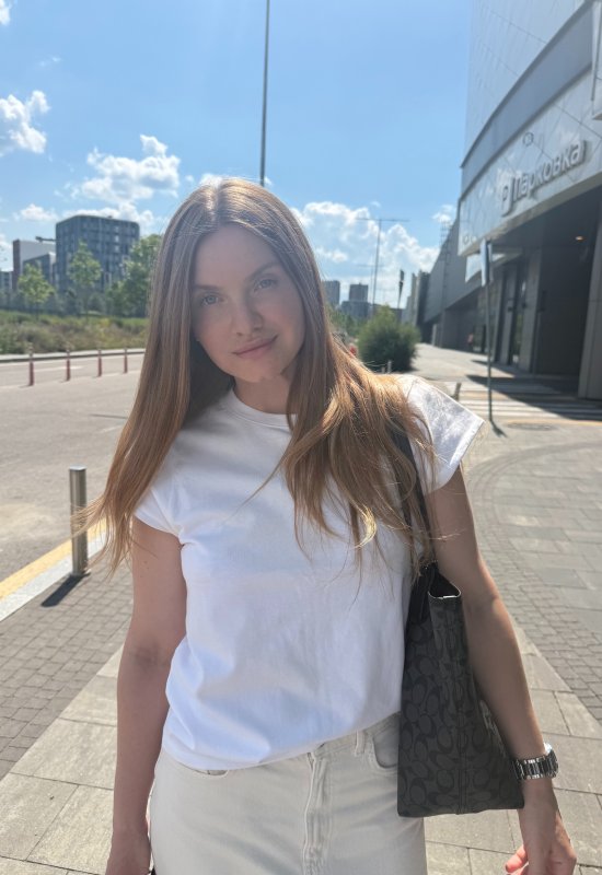 Anna • 34 • Ukraine