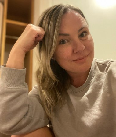 Erika, 46