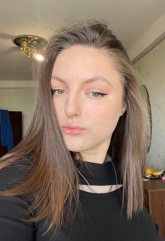Victoria • 27 • Ukraine