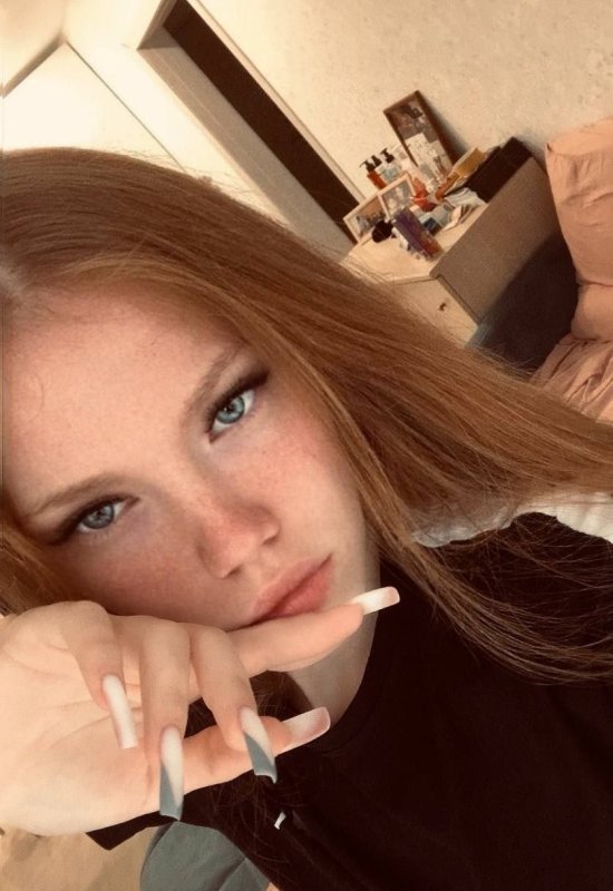 Mariana • 18 • France