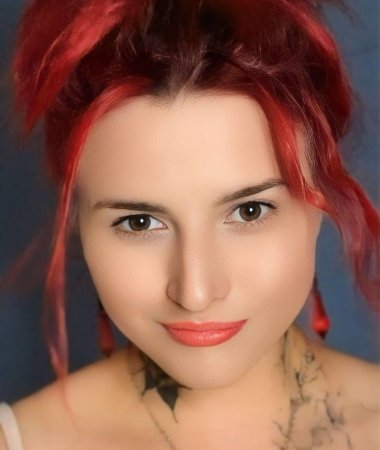 Anna, 27