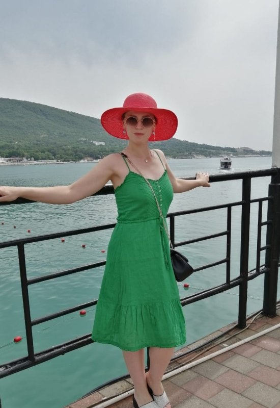 Anna • 38 • Russia