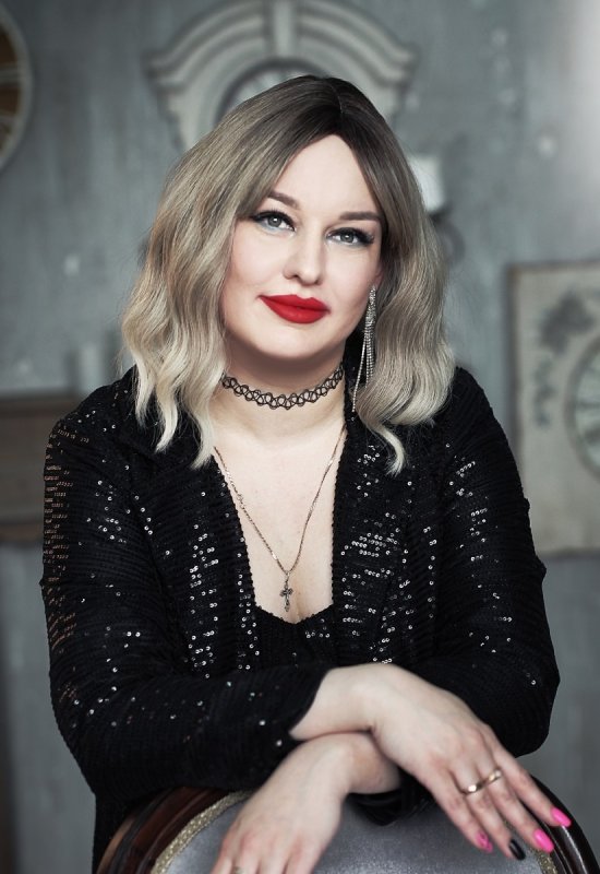 Alena • 34 • Russia