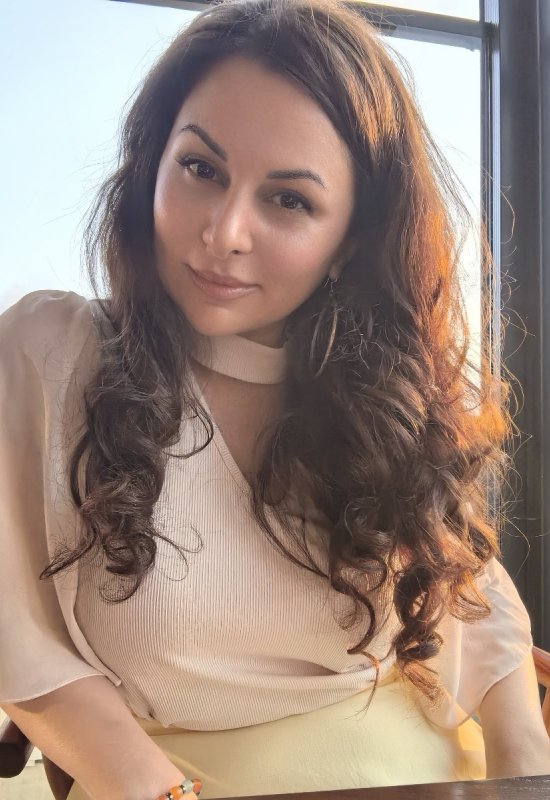 Karine • 40 • Russia