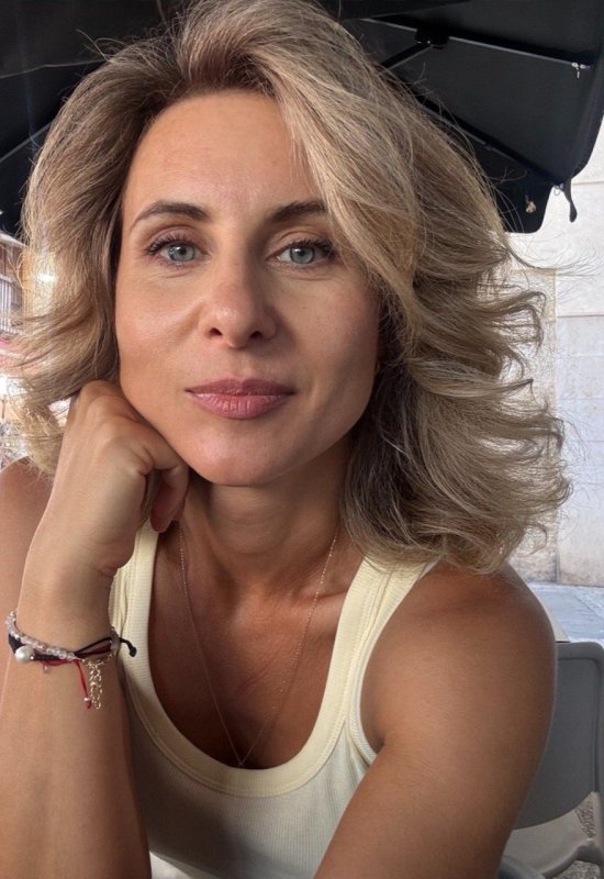 Ksenia • 45 • Spain