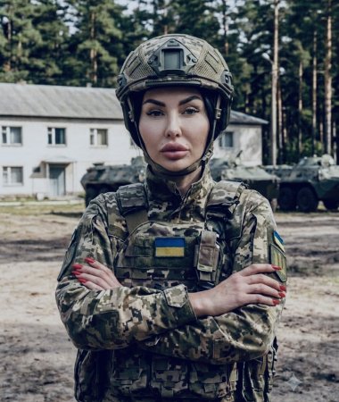 Ekaterina, 28