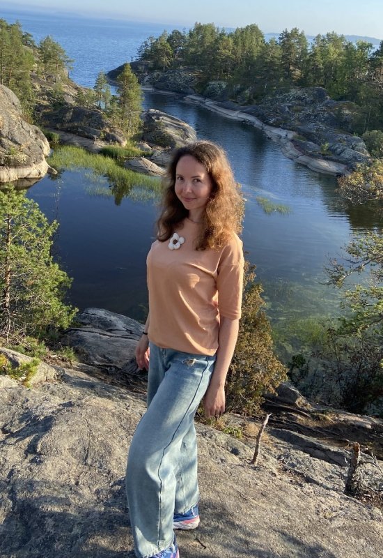 Anna • 38 • Russia