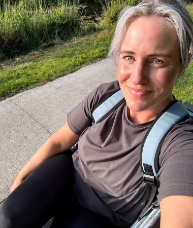 Nina, 39