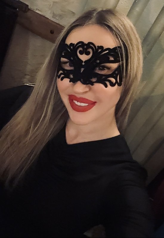 Anna • 39 • Russia