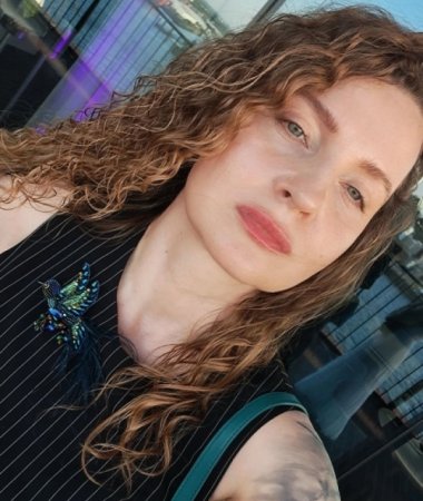 Natalia, 49