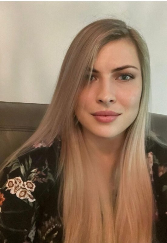 Natalia • 34 • France