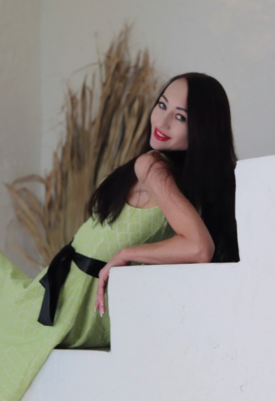 Olya • 40 • Russia