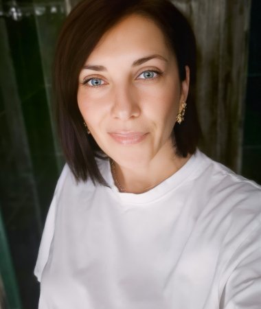Olga, 44