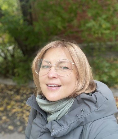 Eva, 49