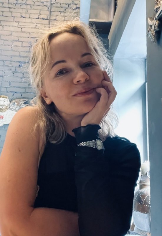 Oksana • 48 • Russie