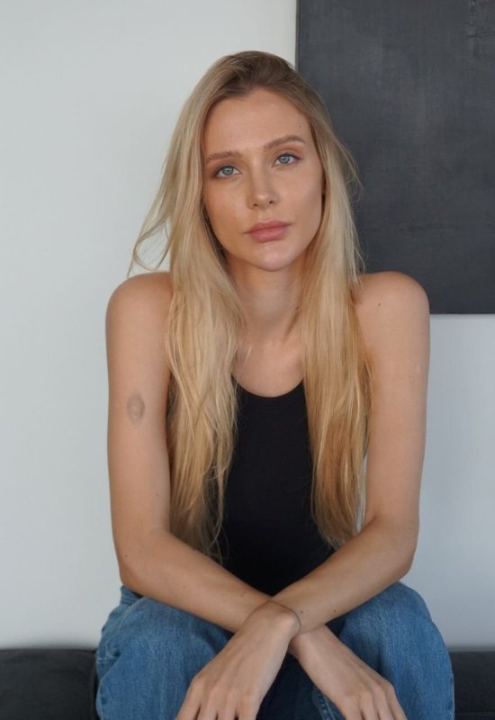 Anastasia • 29 • France
