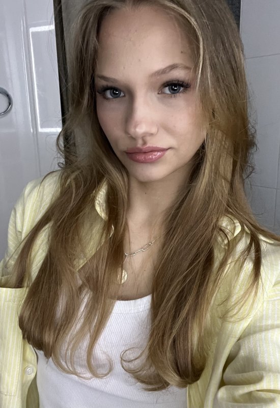 Milana • 18 • Росія