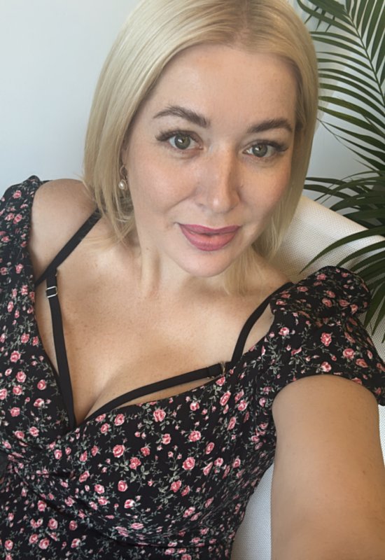 Ekaterina • 40 • Russia
