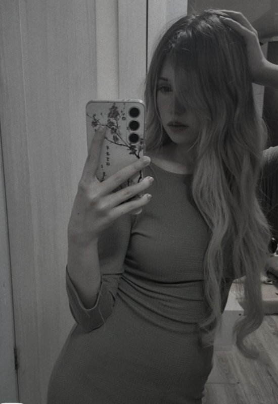 Vivian • 18 • Russia