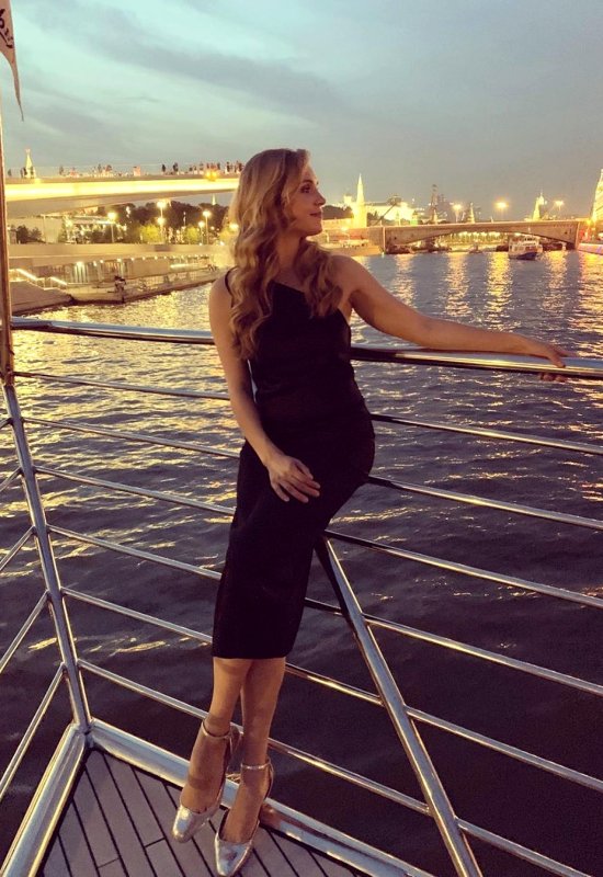 Marisha • 44 • Romania