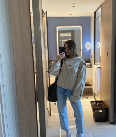 Elena, 25