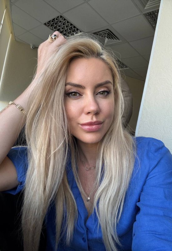 Alina • 40 • Ukraine