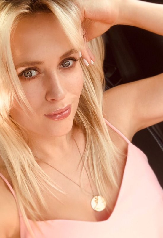 Alexandra • 38 • Ukraine 🇺🇦