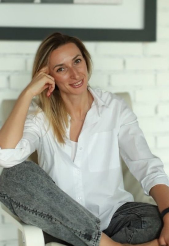 Jane • 37 • Ukraine