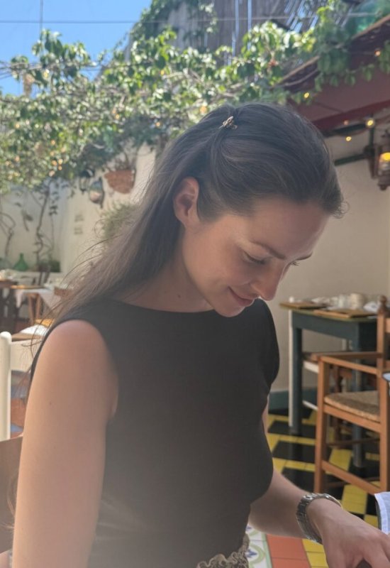 Yana • 37 • France