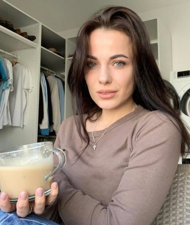 Anastasia, 32