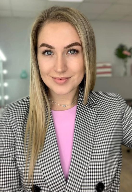 Maria • 38 • Belarus