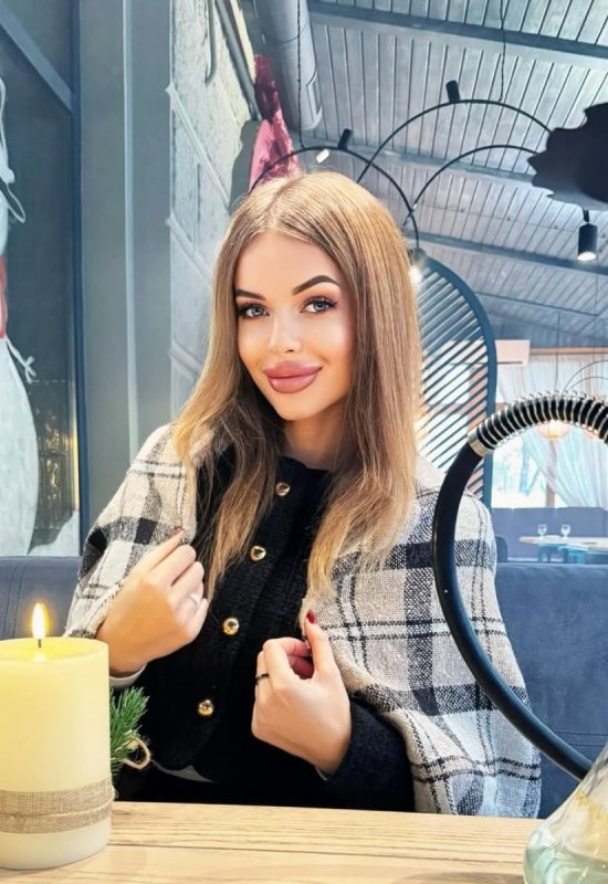 Lili • 37 • Ukraine