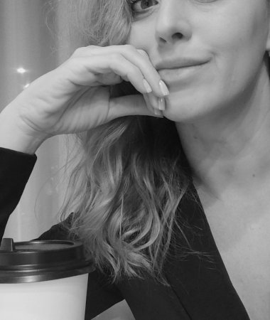 Yana, 38